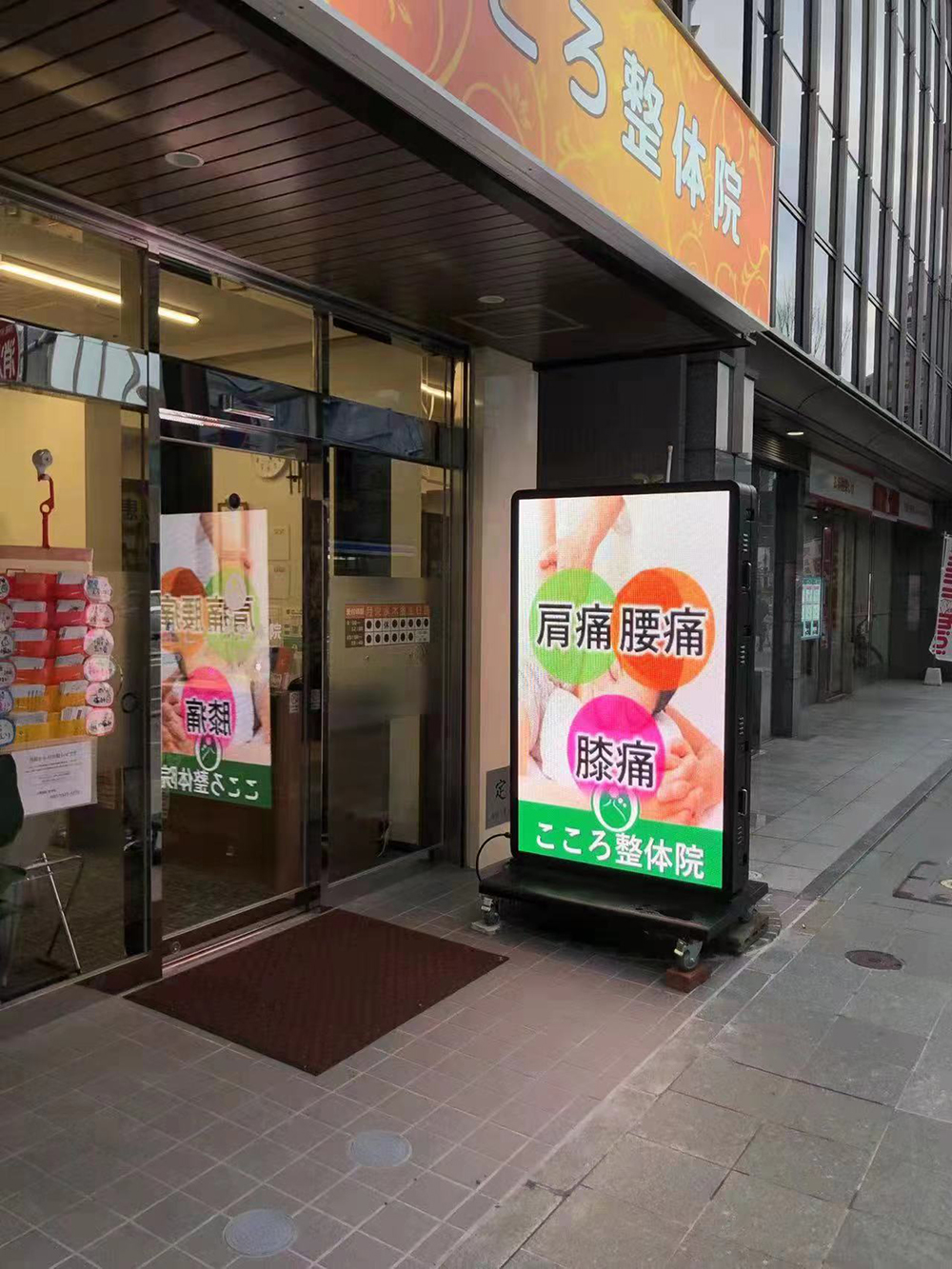 P4 outdoor led ads panel double sides standing floor with wheels